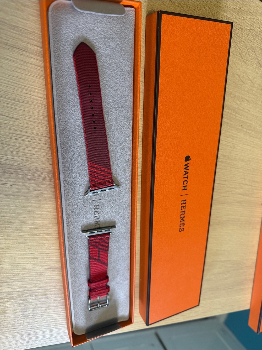 Hermès apple watch 40mm Rouge de Cœur/Rouge H Jumping Single Tour with box